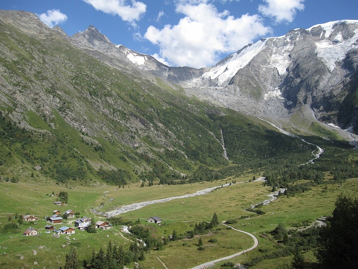 IMG_1631.jpg - Looking back down to the Chalets de Miage