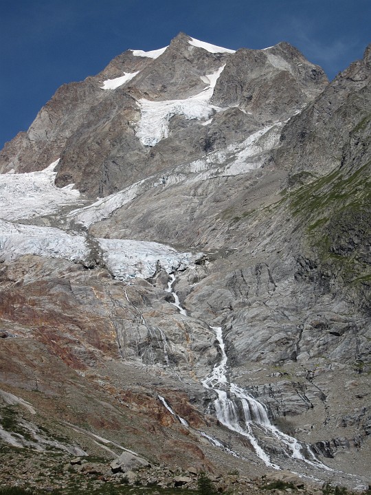 IMG_1743.jpg - Water streaming off the glacier