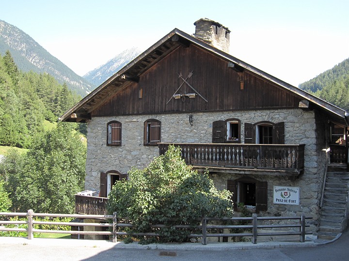 IMG_1914.jpg - Praz de Fort.  This was an amazingly beautiful village that made the day.