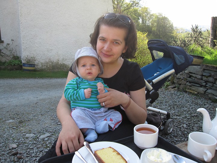 IMG_3263.JPG - Enjoying a cream tea, having discovered our pushchair is not really off-road capable