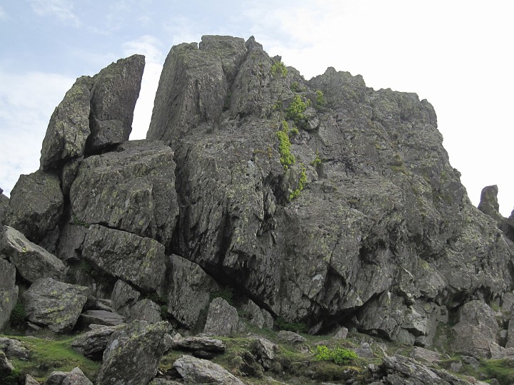 IMG_3308.JPG - The top of Helm Crag.  I was last here a few years ago - before I had started scrambling.  So today was the first time I got up (and down) the true top of Helm Crag.  I've now officially stood on a part of Lakeland that Wainwright never got to!