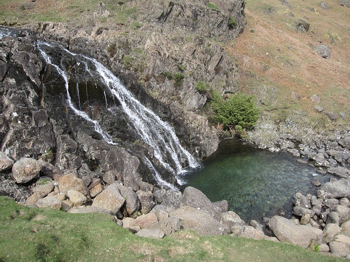 IMG_3340.JPG - Waterfall just down from Easdale Tarn.  Beautiful clear water.