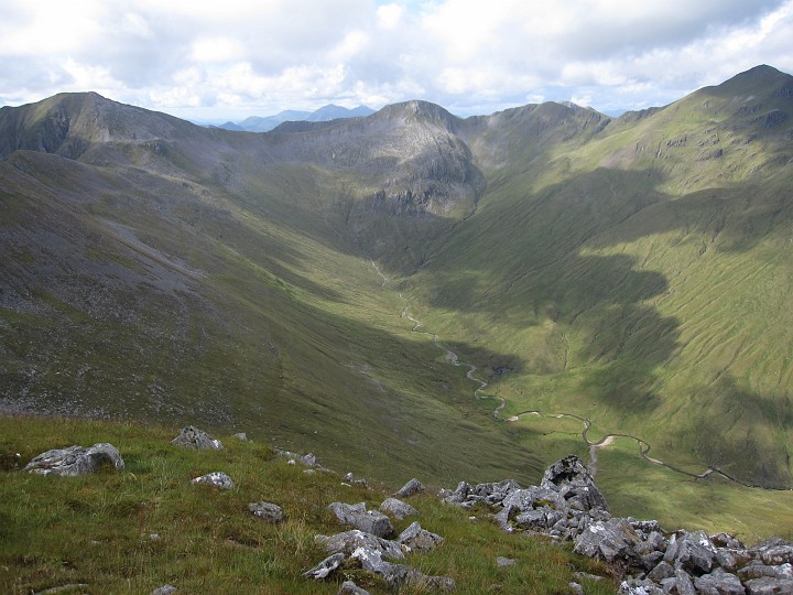 20110825-102926.JPG - View of the Ring of Staell from An Gearanach. I think that's Am Bodach far left, Sgurr an lubhair in the centre and Sgurr a Mhaim on the right.