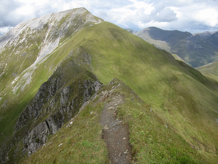 20110825-131402.JPG - On the devils ridge, traversing the top of Stob Choire a Mhail